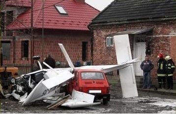 Takimi obrazkami straszą mieszkańców Kłodawy przeciwnicy lotniska