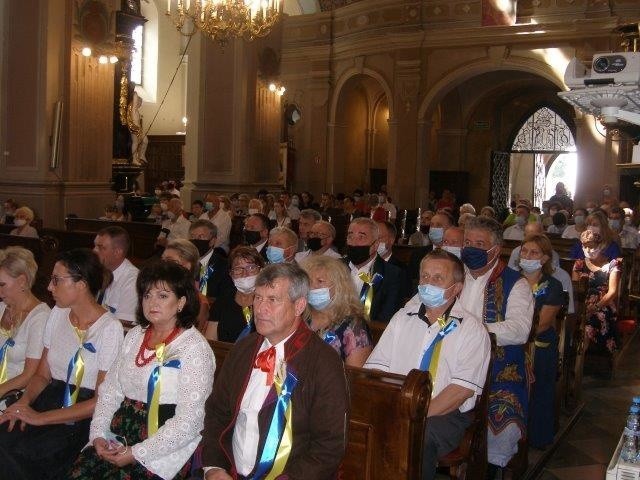 Powiat pińczowski podziękował za tegoroczne plony. W uroczystej mszy uczestniczyli przedstawiciele wszystkich środowisk [ZDJĘCIA, FILM] 