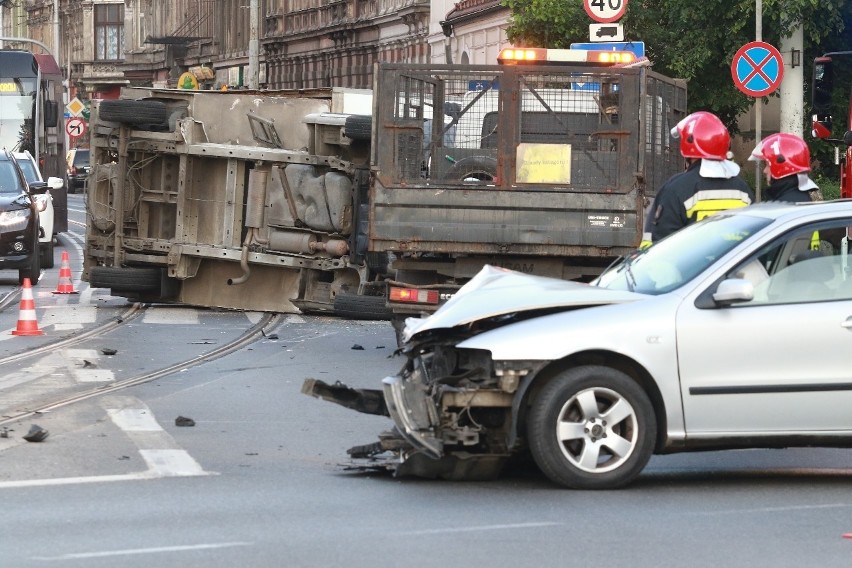 Wypadek na skrzyżowaniu Traugutta i Pułaskiego [ZDJĘCIA]