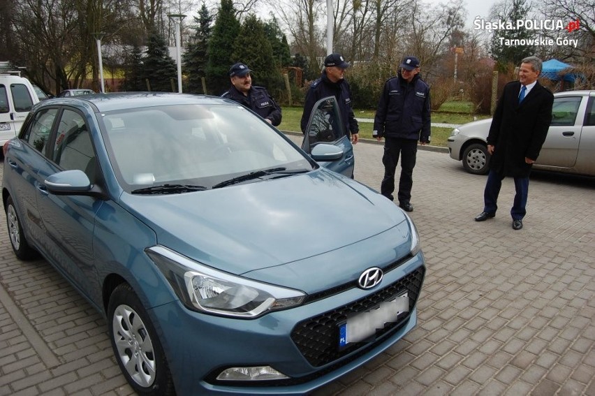 Nowy nieoznakowany radiowóz policji w Zbrosławicach