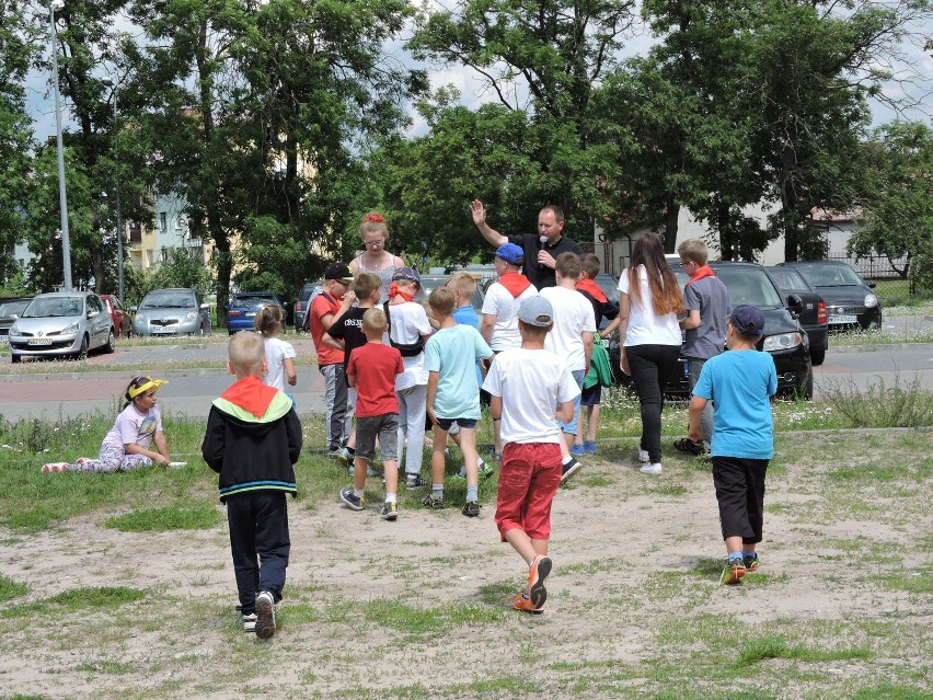 Szefem półkolonii przy farze jest ks. Dawid Rosiński