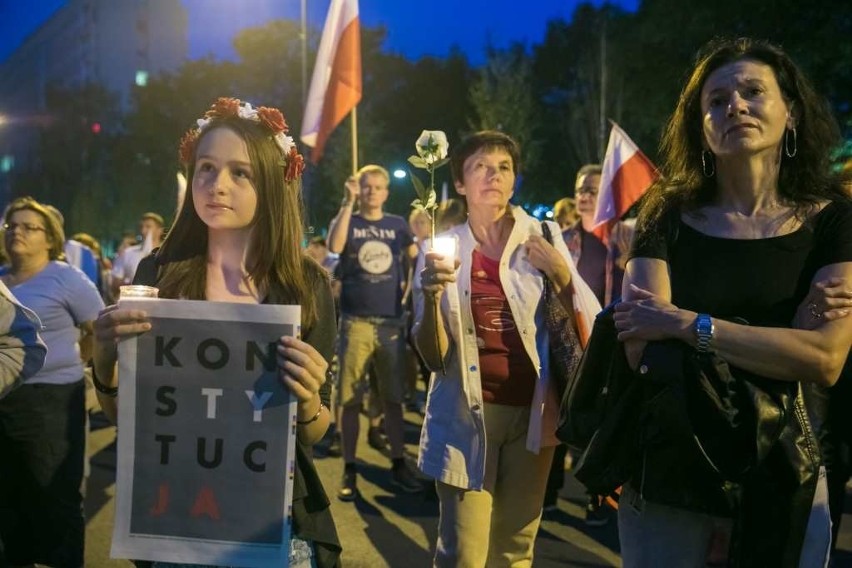 Kraków. Kolejny dzień protestów. Tym razem pod hasłem "Idziemy po trzecie VETO" [ZDJĘCIA]