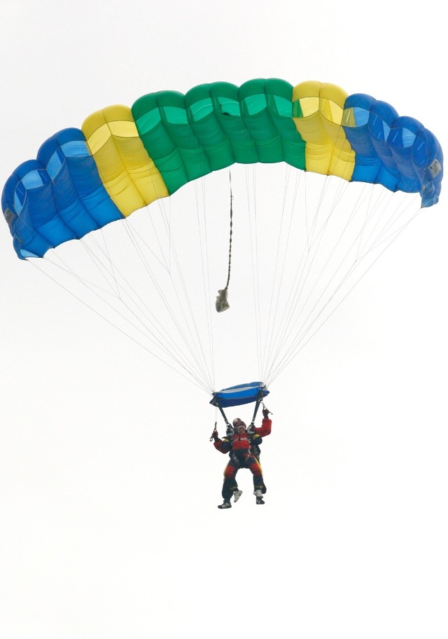 Dla lubiących wyzwania i adrenalinę, idealnie sprawdzi się voucher na skok ze spadochronem.