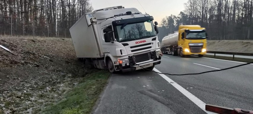 Pomoc Drogowa z Białobrzegów pomogła wyciągnąć ciężarówkę z...