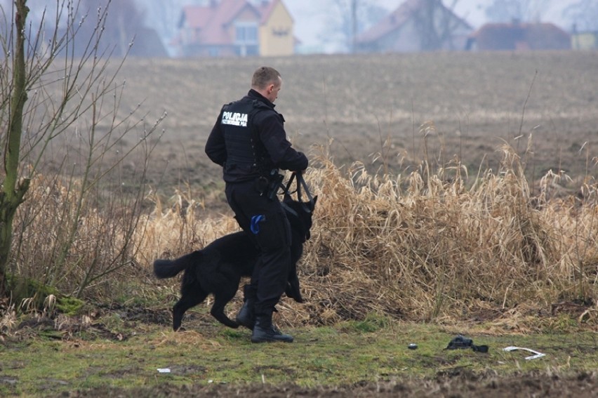 Ciało 27-letniej mieszkanki Komorowa znalezione przy stawie...