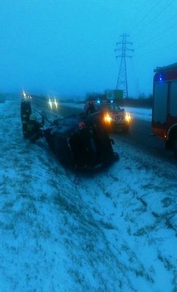 Auto wypadło z obwodnicy Starego Sącza [ZDJĘCIA]