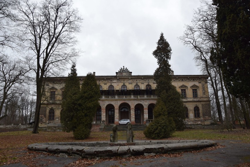 Zespół pałacowo-parkowy to jeden z najpiękniejszych zabytków...