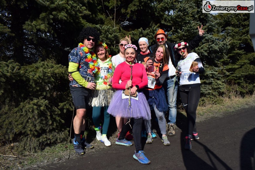 91 zawodników rywalizowało w biegu na dystansie 7 km w...