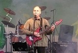 Golub-Dobrzyń. Kuba Sienkiewicz, wokalista "Elektrycznych Gitar" zagra w domu kultury