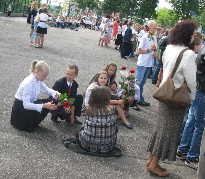 Uczniowe Szkoly Podstawowej nr. 1 w Sokólce pozegnali sie...