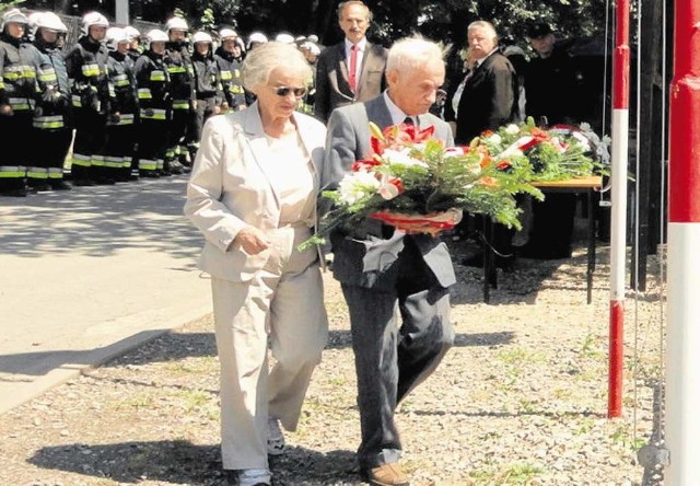 Czesław Żurowski z żoną Krystyną kwiatami uczcili pamięć zabitych
