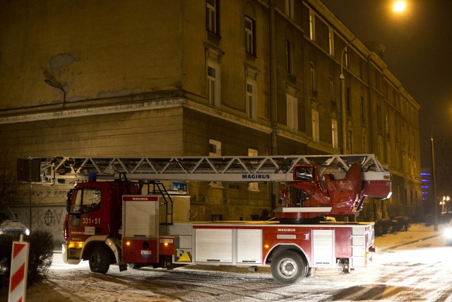 W poniedziałek wieczorem 40-latek zagroził, że wyskoczy z okna kamienicy przy ulicy Broni w Radomiu.