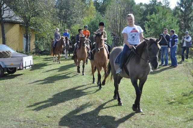 Podczas imprezy na koniach zaprezentowali się młodzi jeźdźcy pobierający nauki w Ognistych Podkowach.