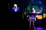 W Białostockim Teatrze Lalek odbyła się prapremiera cybermusicalu „Partycja, królowa sieci” w reżyserii Michała Walczaka (zdjęcia)