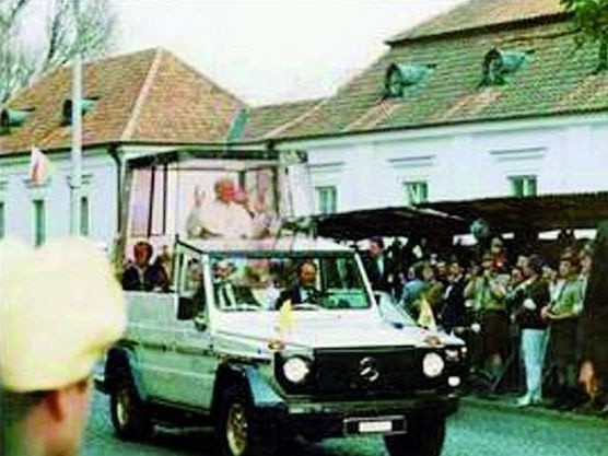 Archiwalne zdjęcie z pielgrzymki Jana Pawła II w Białymstoku w 1991 roku
