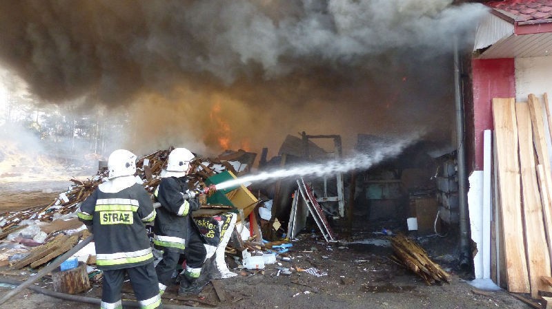Pożar w fabryce mebli w Suchedniowie