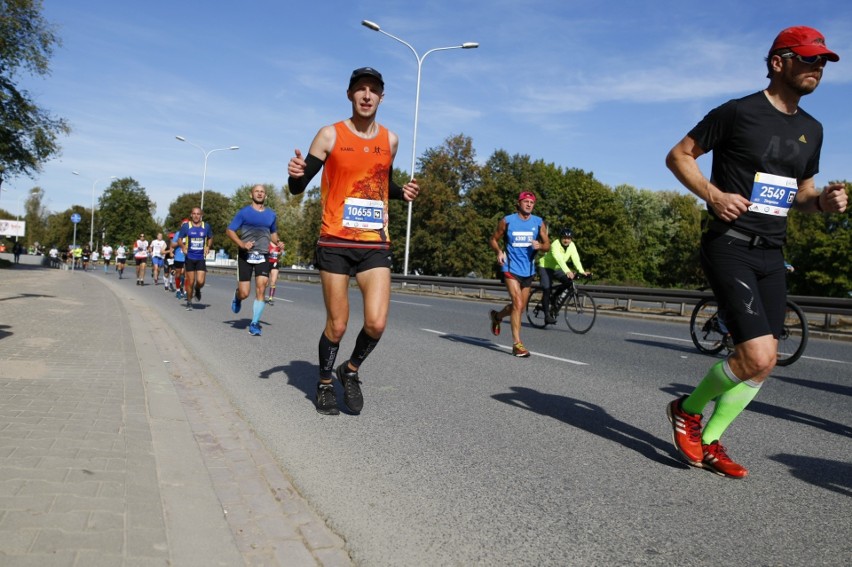 Uczestnicy Maratonu Warszawskiego 2018. Więcej zdjęć...