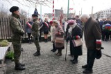 Poznań: 78. rocznica akcji Bollwerk. Uroczystości w szkole podstawowej przy ulicy Garbary i złożenie kwiatów pod pomnikiem Akcji Bollwerk