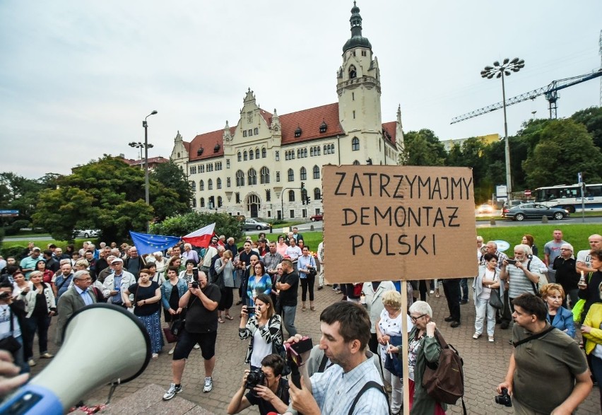 Protest przeciwko planowanym zmianom w sądownictwie odbył...