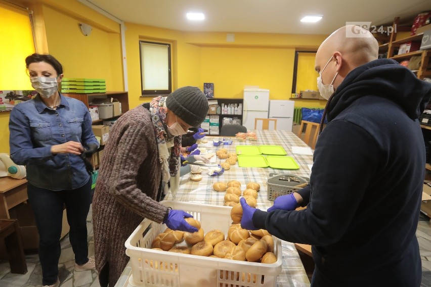 Szczecin. To było wyjątkowe "Spotkanie przy zupie". Nie zapominają o bezdomnych. Zobacz zdjęcia i wideo