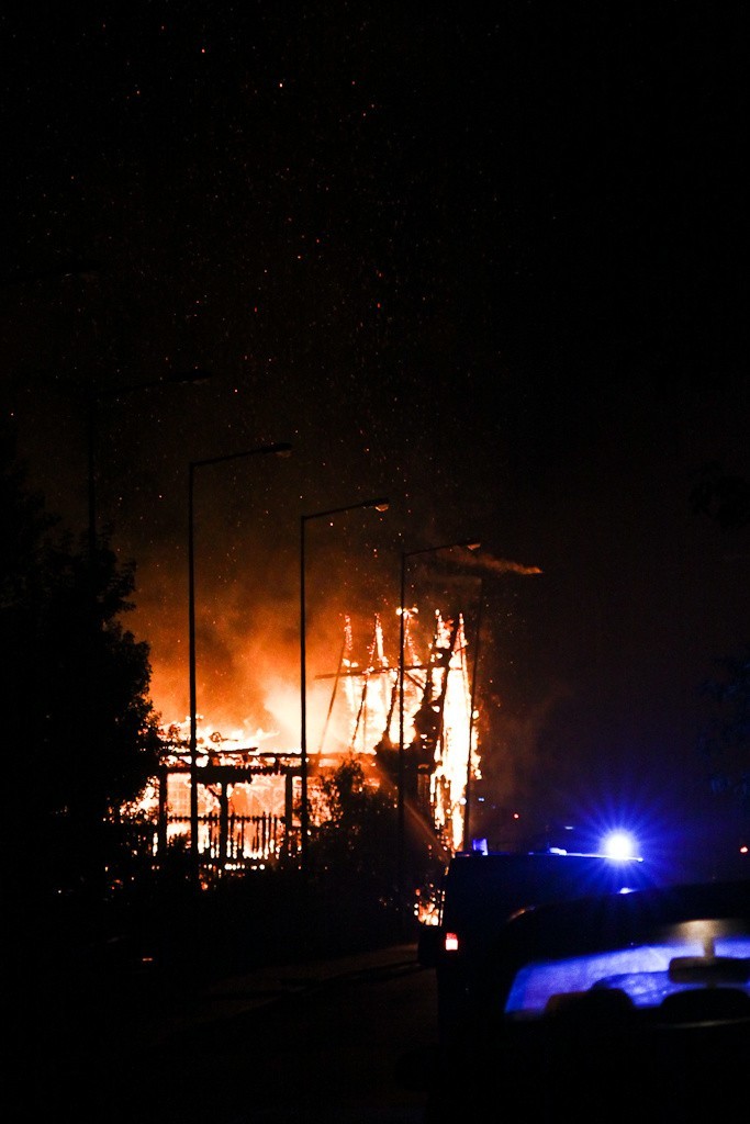 Nocny pożar w Pionkach. Młyn płonął jak pochodnia (zdjęcia)