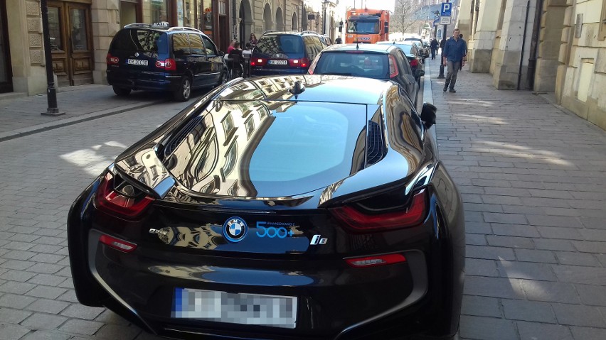 Kraków. Chwali się, że kupił luksusowe BMW za pieniądze z "500 +"