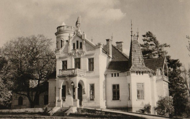 Dworek w Oblęgorku w 1935 roku. Niegdyś siedziba Henryka Sienkiewicza, obecnie część Muzeum Narodowego w Kielcach. Więcej na kolejnych zdjęciach