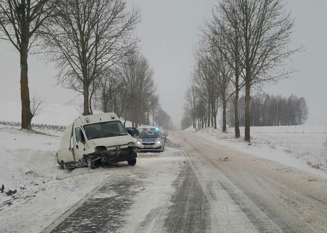 Zmiana pogody i warunków drogowych sprawiły, że w środę na drogach powiatu ełckiego policjanci odnotowali także sześć kolizji.