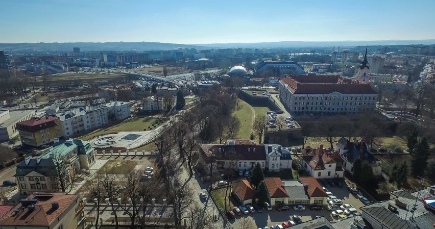 Podniebny Rzeszów. Śródmieście Południe tętni życiem [WIDEO]