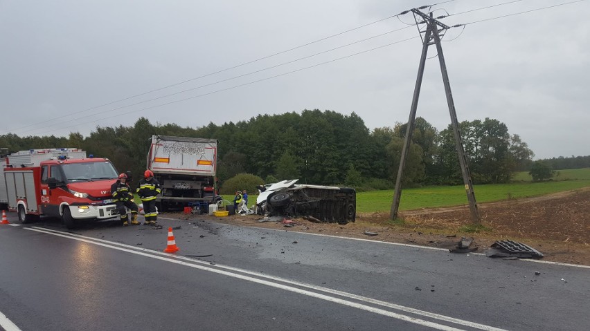 Szczuczyn. Wypadek. Ciężarówka zderzyła się z busem