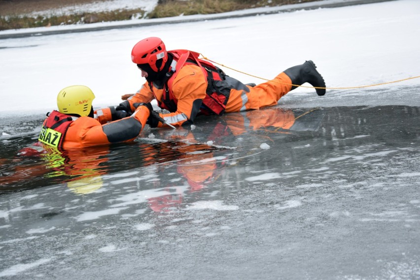Ćwiczenia z ratownictwa lodowego w Miastku