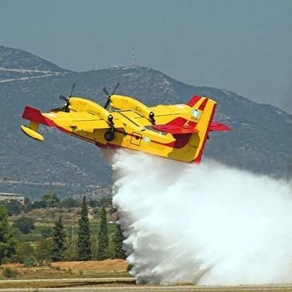 Grecy chcieli zaprezentować pokaz gaszenia pożaru z samolotu CL-415 (na zdjęciu). Ale czy publiczność będzie miała okazję zobaczyć taką akcję nie wiadomo.