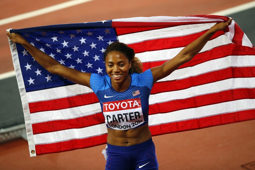 Kori Carter (USA) - złoty medal w biegu na 400 m przez...