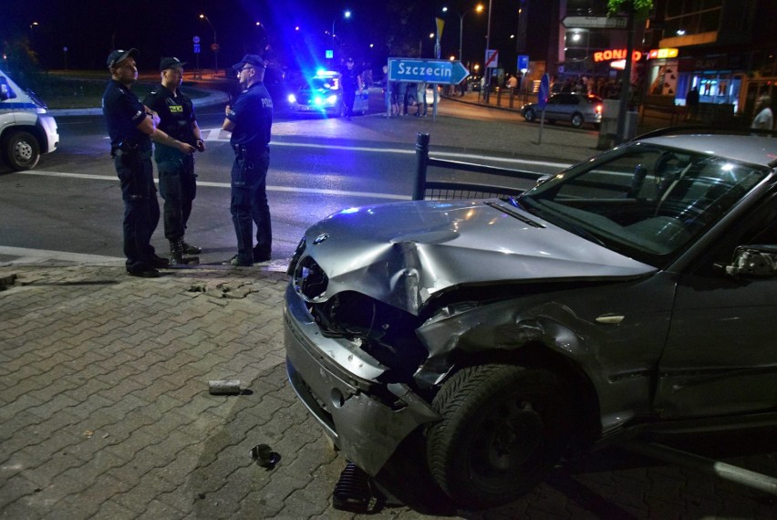 Wypadek w Stargardzie: Masakra na Wyszyńskiego. 18-latek wjechał BMW w widzów nielegalnego driftu [ZDJĘCIA, WIDEO]