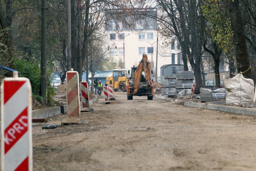 Przedłuża się przebudowa ulicy Pana Tadeusza w Lublinie. Mieszkańcy skarżą się na brak oświetlenia ulicznego