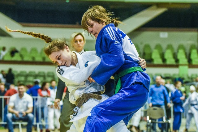 Olivia Piechota (z lewej) przez eliminacje w wadze 48 kg przeszła jak burza