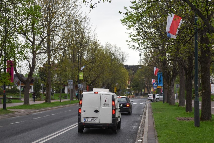 Zakopane źle zawiesiło flagi biało-czerwone na miejskich ulicach [ZDJĘCIA]