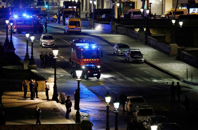 W nocy w Paryżu trwały starcia demonstrantów z policją