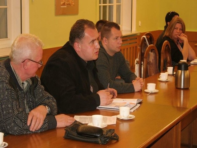 Największą reprezentację miała na spotkaniu Chełminianka. Rafał Dobrowolski (w środku) apelował o zwiększenie środków dla klubów. Obok: Wojciech Janicki (z prawej) i Wojciech Kowalski