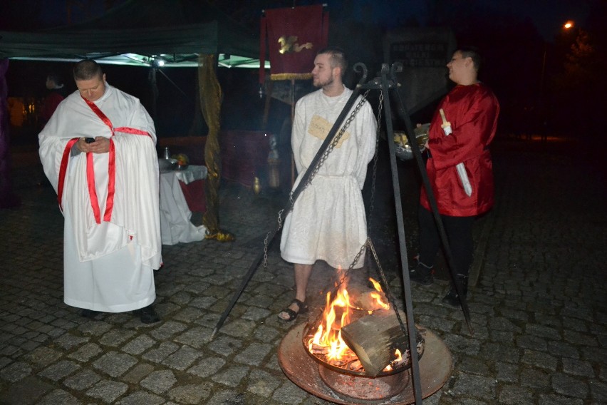 W Misterium udział wzięło około 100 aktorów i statystów....