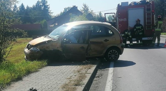 Na ul. Śląskiej w Babicach w gm. Oświęcim doszło do zderzenie citroena z ciężarówką