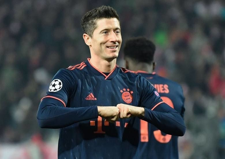 Robert Lewandowski gol na YouTube (WIDEO). Bayern Monachium - Schalke 8:0 skrót. Bundesliga. Zobacz gola i asystę Lewandowskiego