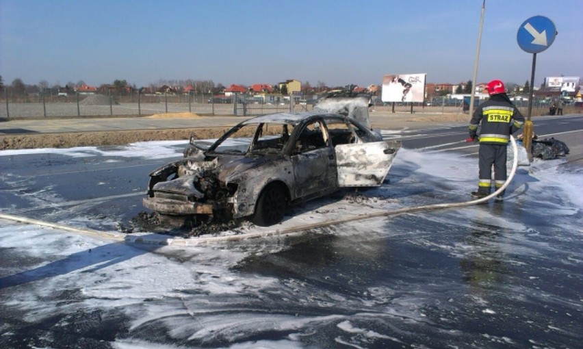 Audi zapaliło się w momencie skrętu w ulicę Aleksandrowicza