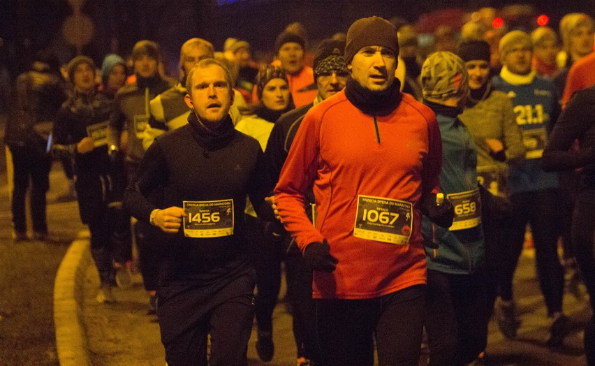 Trzecia Dycha do Maratonu 2018. Nocne marki biegowe w akcji (ZDJĘCIA, WIDEO)