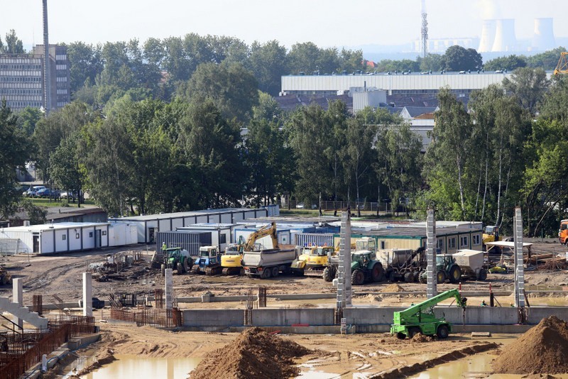 Tak dziś wygląda budowa stadionu sportowego i hali w rejonie...