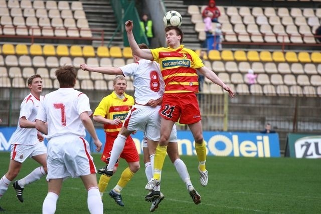 Michał Twardowski (w wyskoku) był bohaterem Jagi w wygranym meczu Młodej Ekstraklasy