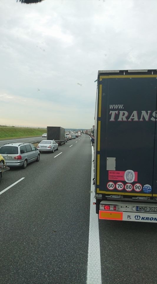 Wypadek na A4 w Gliwicach: Jedna osoba nie żyje. Zderzyły się dwa auta