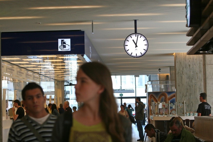 Zegary na dworcu kolejowym w Katowicach