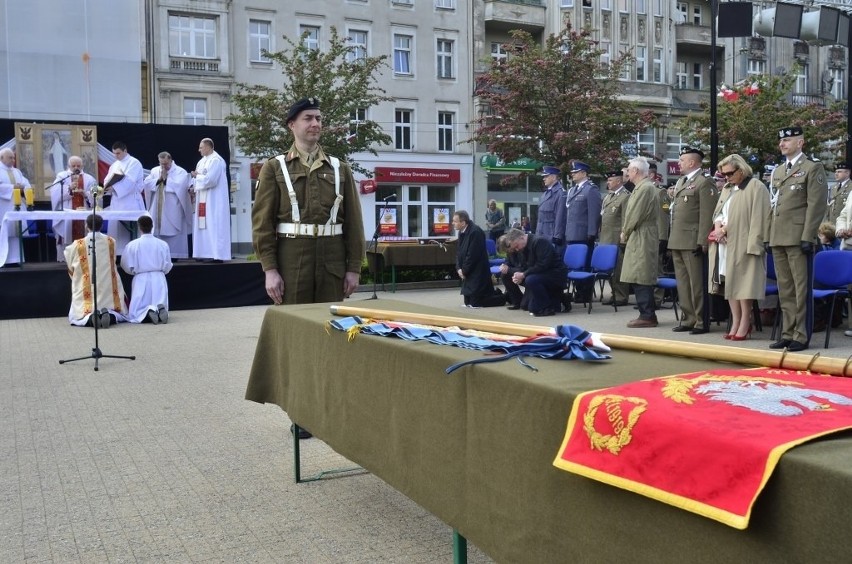 Dni Ułana 2014 w Poznaniu: Msza, wręczenie odznak i defilada