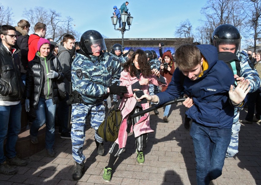 Rosja: Protesty w Moskwie. 500 osób zatrzymanych, wśród nich Aleksiej Nawalny [ZDJĘCIA] [VIDEO]